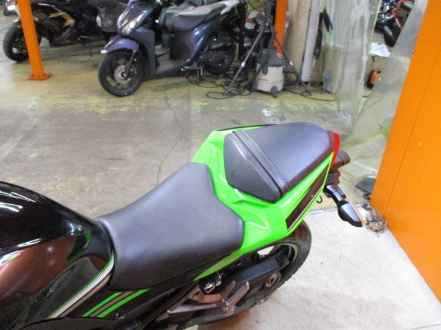 シートもこの通り破れもなければへたりもありません！！当社は価格は安くても車両の質は高いので常時即売れ